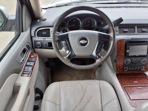 Used 2008 Chevrolet Suburban LT w/ LT Preferred Equipment Group RWD image 15