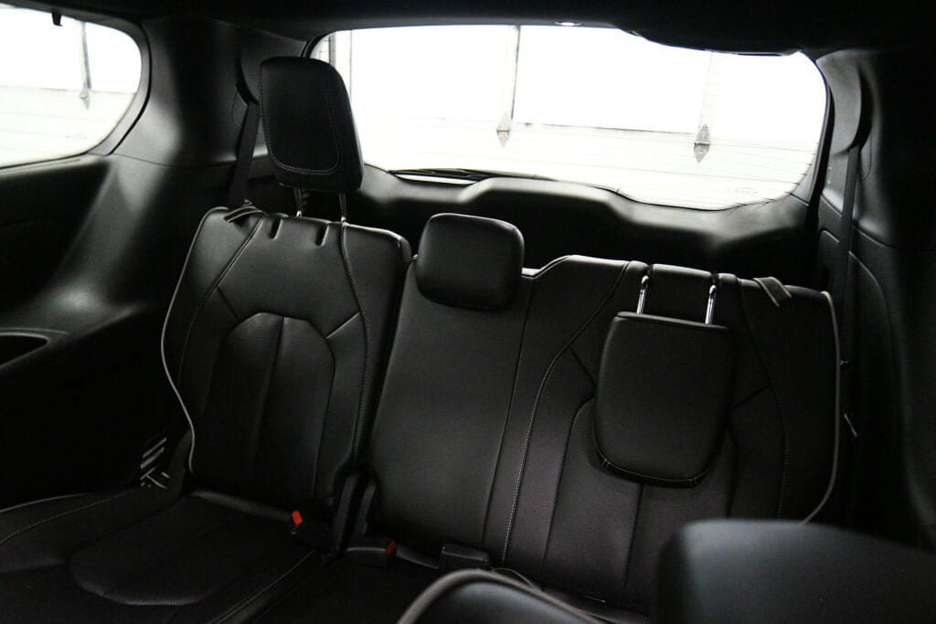 Used 2025 Chrysler Pacifica Limited FWD image 32