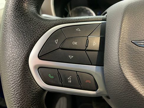 Used 2021 Chrysler Voyager LX image 10