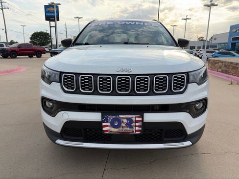 Used 2025 Jeep Compass Limited AWD/4WD image 3