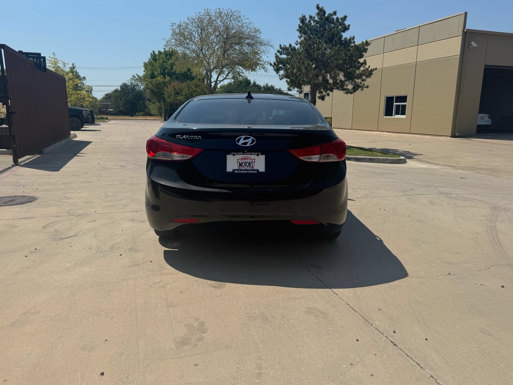Used 2011 Hyundai Elantra GLS w/ Navigation Pkg 4 FWD image 3
