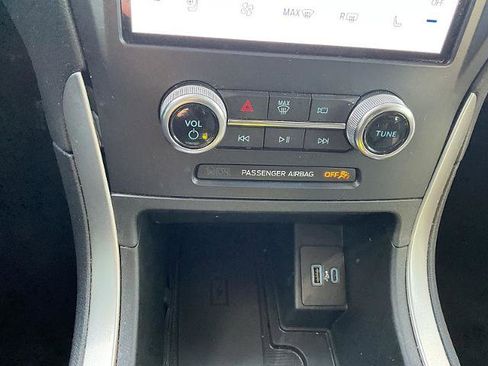 Used 2024 Ford Edge SEL w/ Convenience Package image 18