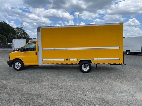 Used 2021 GMC Savana 3500 Extended w/ Power Convenience Package RWD image 1