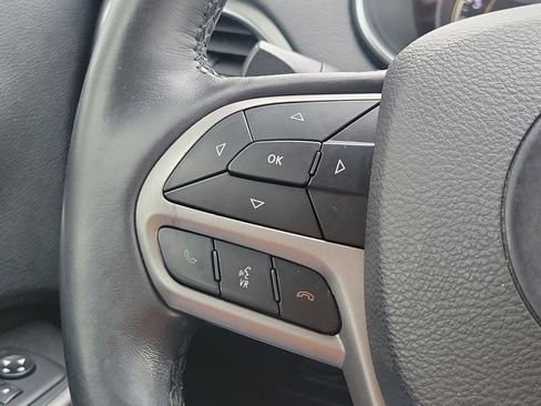 Used 2019 Jeep Cherokee Limited w/ Technology Group image 13