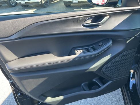 New 2025 Jeep Grand Cherokee Altitude image 18