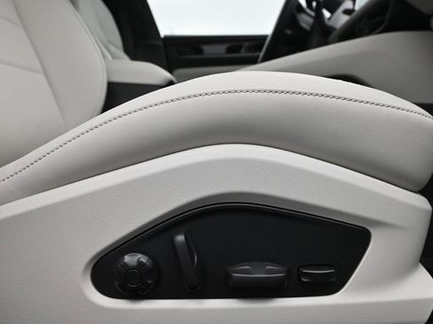 New 2026 Porsche Macan 4 Electric AWD/4WD image 14