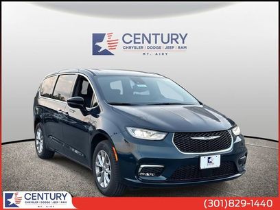 New 2025 Chrysler Pacifica Select