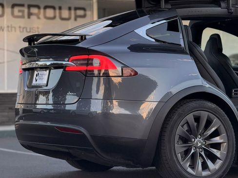 Used 2018 Tesla Model X 75D AWD/4WD image 9