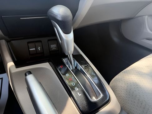 Used 2015 Honda Civic Hybrid Sedan image 30