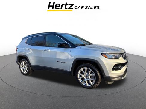 Used 2025 Jeep Compass Limited image 1