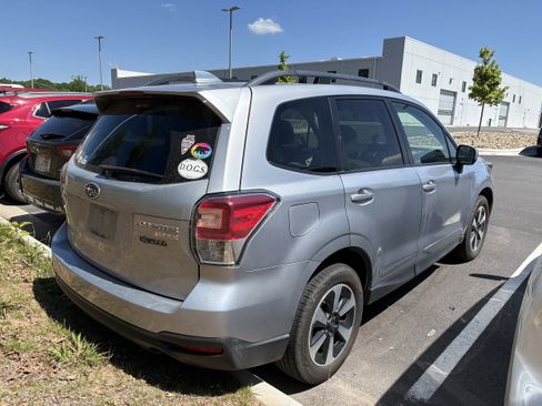 Used 2017 Subaru Forester 2.5i Premium AWD/4WD image 6