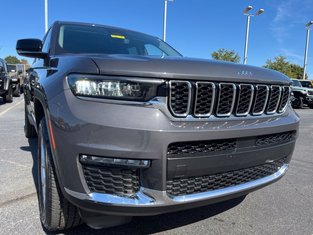Used 2022 Jeep Grand Cherokee L Limited AWD/4WD image 46