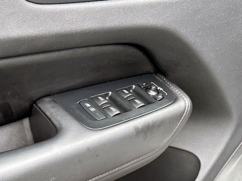 Certified 2025 Volvo XC60 B5 Plus image 19