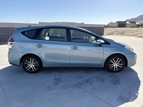 Used 2016 Toyota Prius V image 6