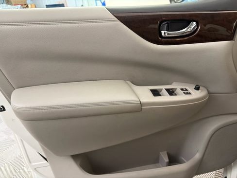 Used 2015 Nissan Quest SL FWD image 23