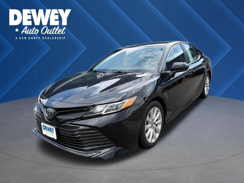 Used 2018 Toyota Camry LE FWD image 1
