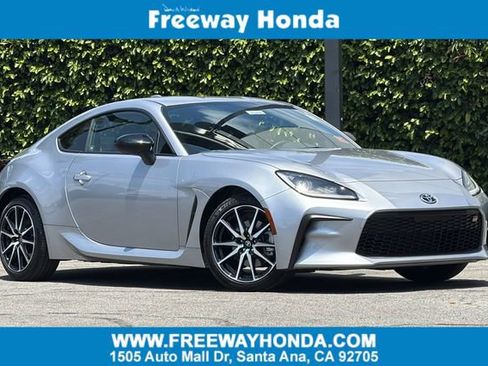 Used 2025 Toyota GR86 w/ ALL Weather Mat Package (TMS) RWD image 1
