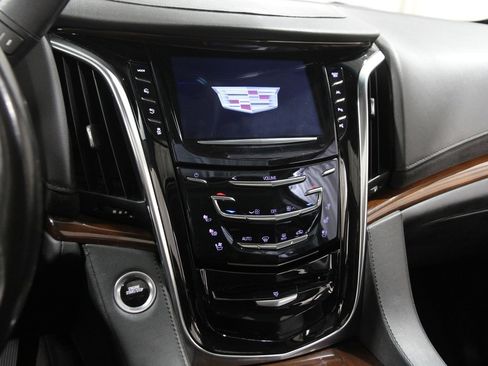 Used 2019 Cadillac Escalade ESV Luxury w/ Escalade Sport Edition image 10