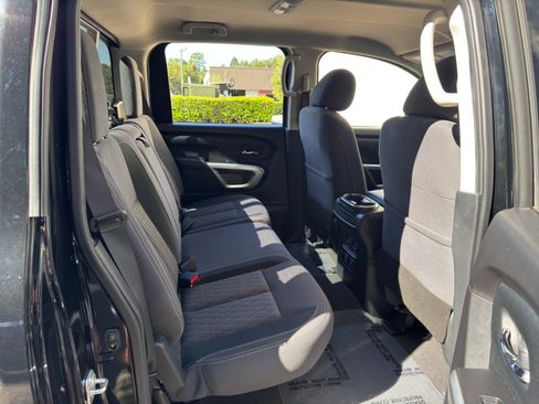 Used 2021 Nissan Titan SV w/ SV Convenience Package RWD image 32