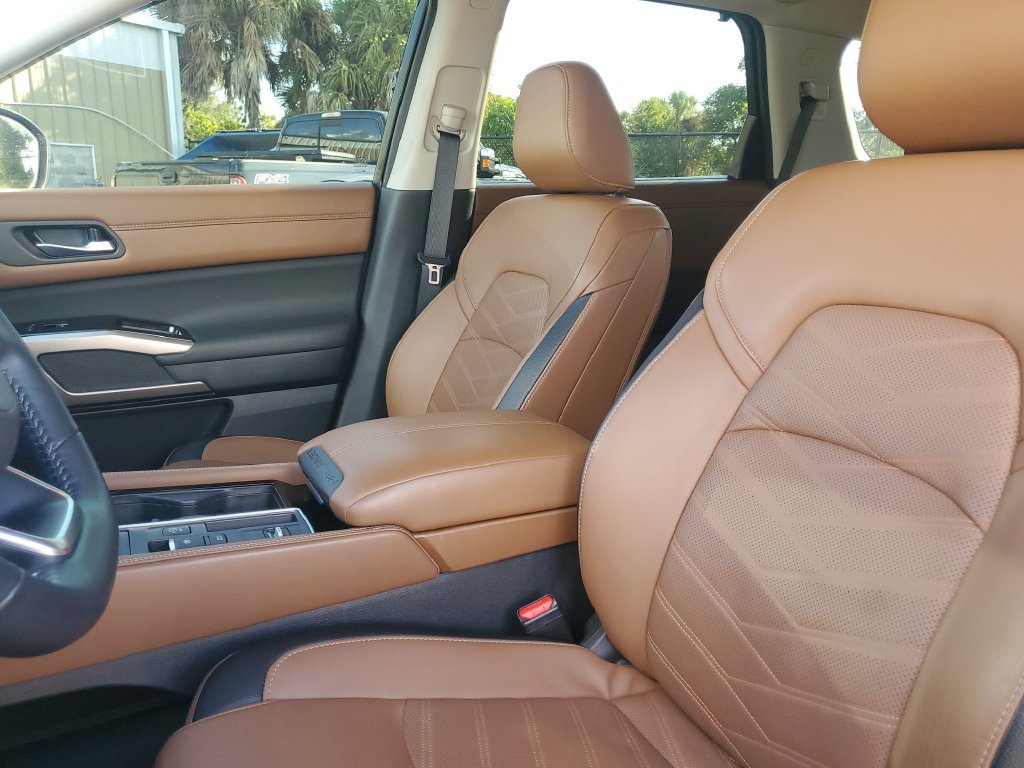 Used 2025 Nissan Pathfinder Platinum w/ Cargo Package FWD image 25