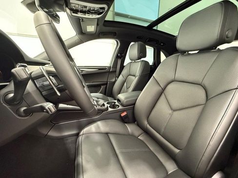 New 2026 Porsche Macan image 5