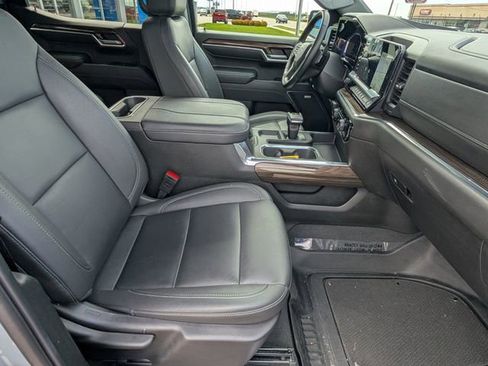 Used 2024 Chevrolet Silverado 1500 RST w/ Convenience Package II AWD/4WD image 4