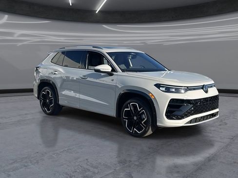 New 2026 Volkswagen Tiguan SEL R-Line AWD/4WD image 2