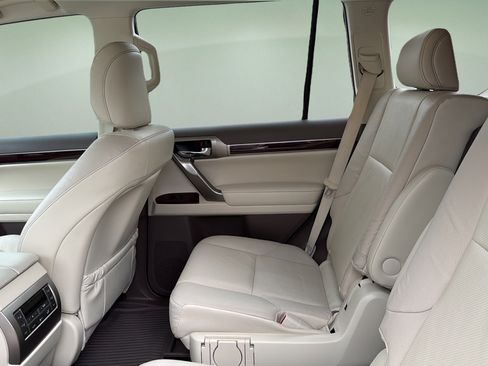 Used 2018 Lexus GX 460 Premium AWD/4WD image 16