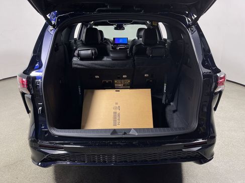 New 2026 Toyota Sienna XSE FWD image 10