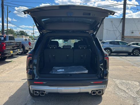 New 2026 Chevrolet Traverse LT w/ Driver Confidence Package AWD/4WD image 11