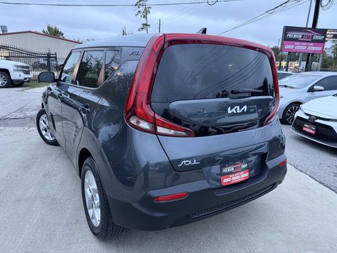 Used 2022 Kia Soul LX w/ Technology Package image 8