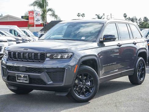 New 2026 Jeep Grand Cherokee Altitude image 1