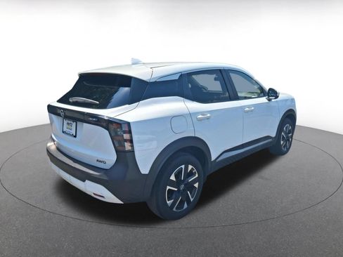 Used 2025 Nissan Kicks SV AWD/4WD image 17