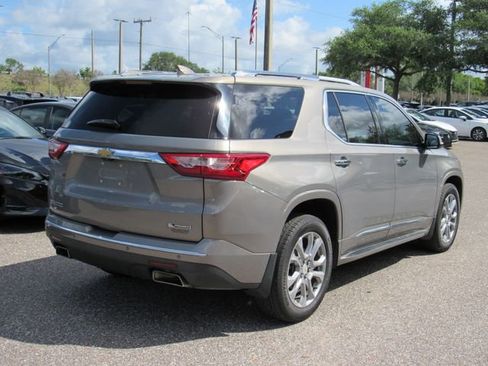 Used 2018 Chevrolet Traverse Premier w/ Driver Confidence II Package FWD image 3