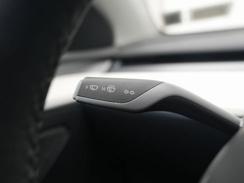 Used 2022 Tesla Model Y Long Range image 46