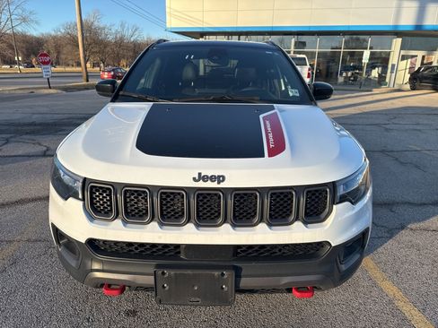 Used 2023 Jeep Compass Trailhawk image 2