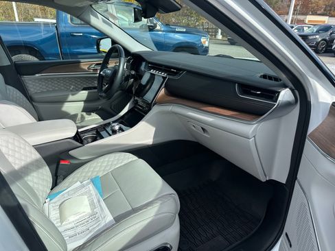 Used 2023 Jeep Grand Cherokee L Summit w/ Luxury Tech Group V image 28