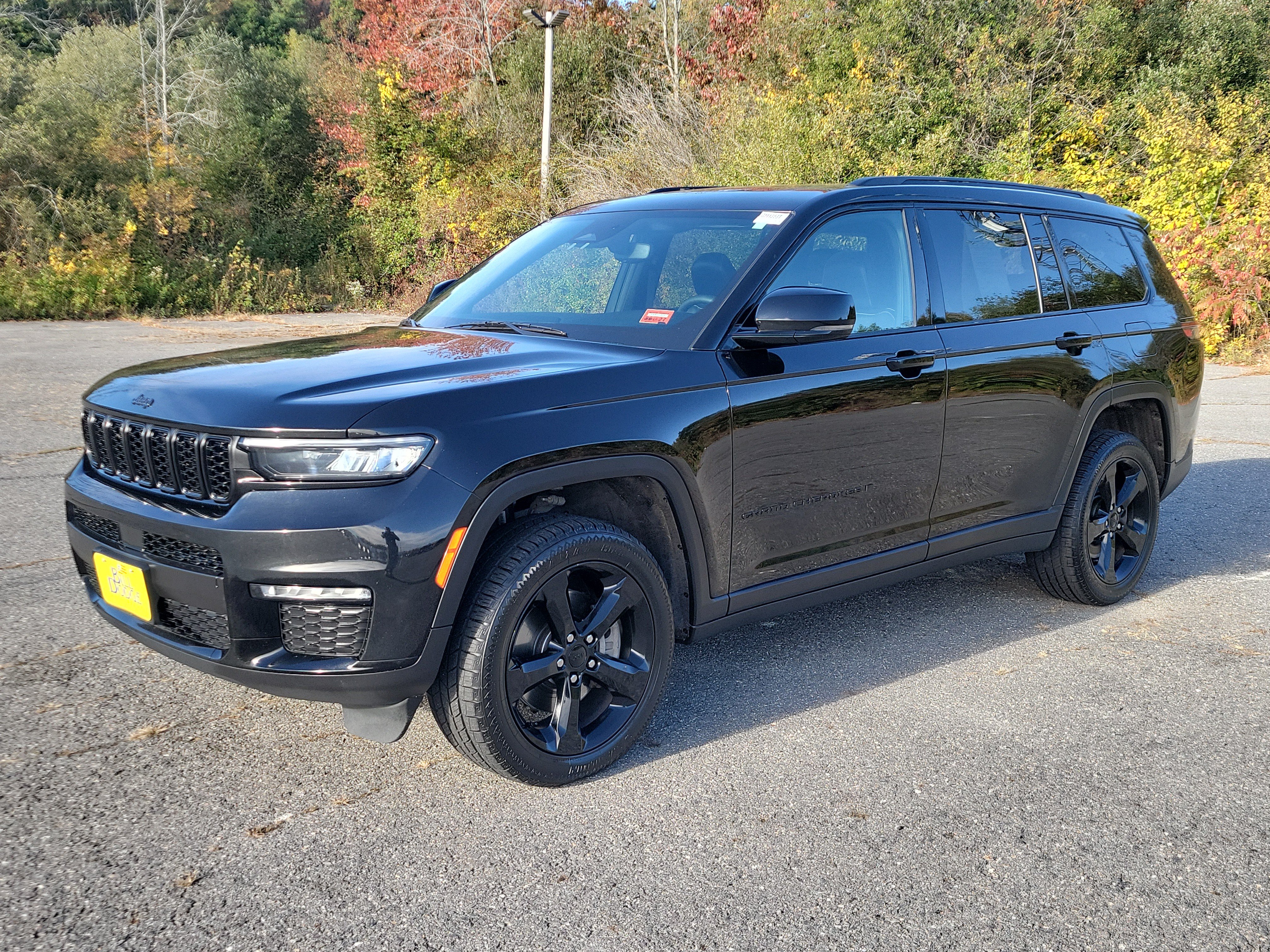 Used 2024 Jeep Grand Cherokee L Limited w/ Black Appearance Package AWD/4WD image 1