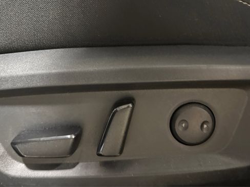 Used 2025 Nissan Rogue SV image 18