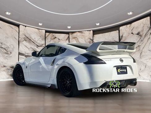 Used 2018 Nissan 370Z Coupe RWD image 4