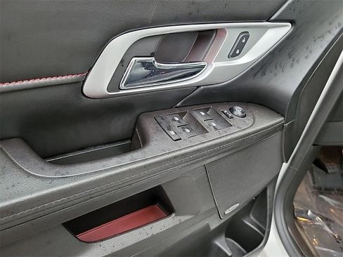 Used 2017 GMC Terrain SLT w/ Open Road Package image 19