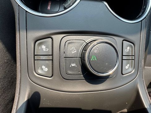 Used 2024 GMC Terrain SLT FWD image 27
