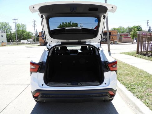 Used 2025 Chevrolet Trax LS w/ LS Convenience Package FWD image 26