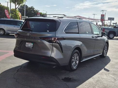 Certified 2026 Toyota Sienna LE AWD/4WD image 9