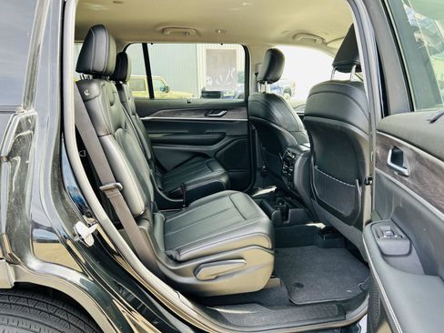 Used 2023 Jeep Grand Cherokee L Limited w/ Luxury Tech Group II image 35