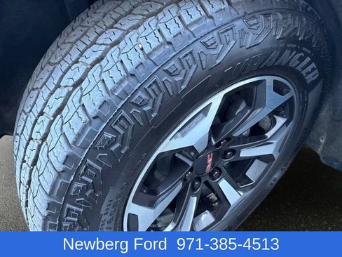 Used 2025 GMC Yukon XL AT4 Ultimate w/ LPO, AT4 Appearance Package AWD/4WD image 11