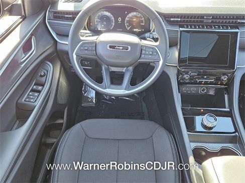 New 2025 Jeep Grand Cherokee Laredo X image 7