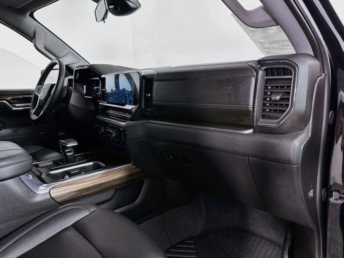 Used 2025 Chevrolet Silverado 1500 LT Trail Boss w/ LT Trail Boss Premium Package AWD/4WD image 30
