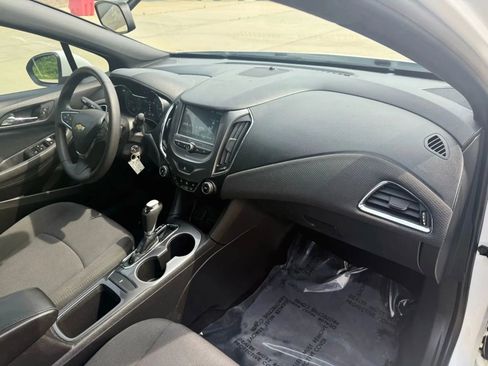 Used 2017 Chevrolet Cruze LT w/ RS Package image 17