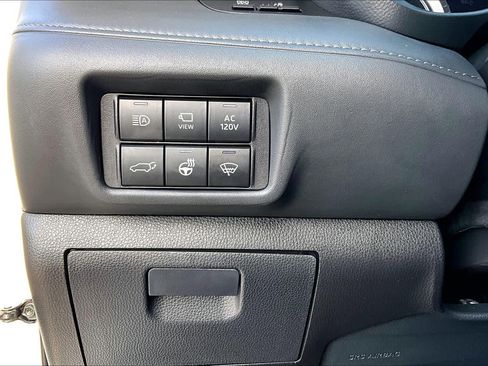 Used 2020 Toyota Highlander Platinum FWD image 35